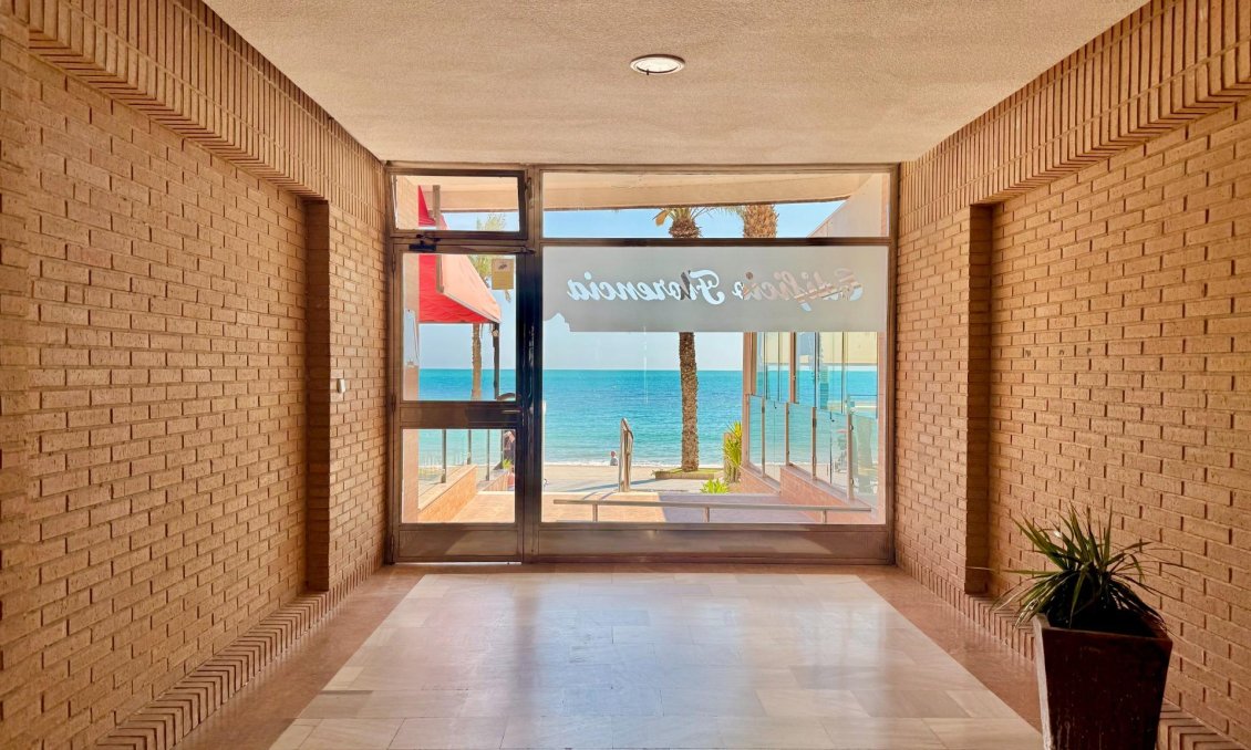 Revânzare - Apartament -
Torrevieja - Estacion De Autobuses