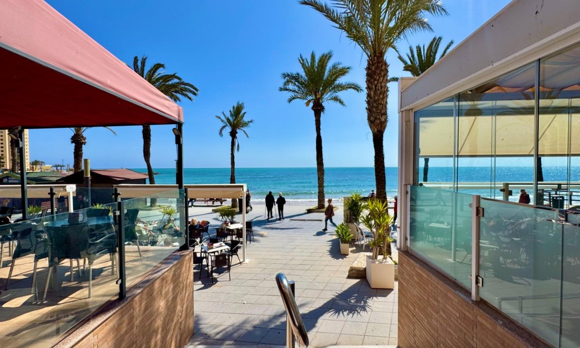 Revânzare - Apartament -
Torrevieja - Estacion De Autobuses