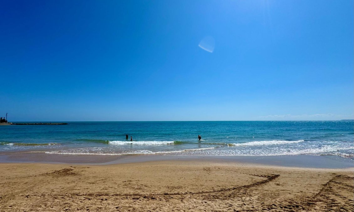 Revânzare - Apartament -
Torrevieja - Estacion De Autobuses