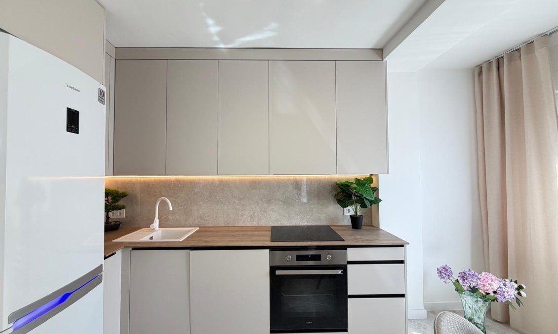 Revânzare - Mansardă -
Torrevieja - Estacion De Autobuses