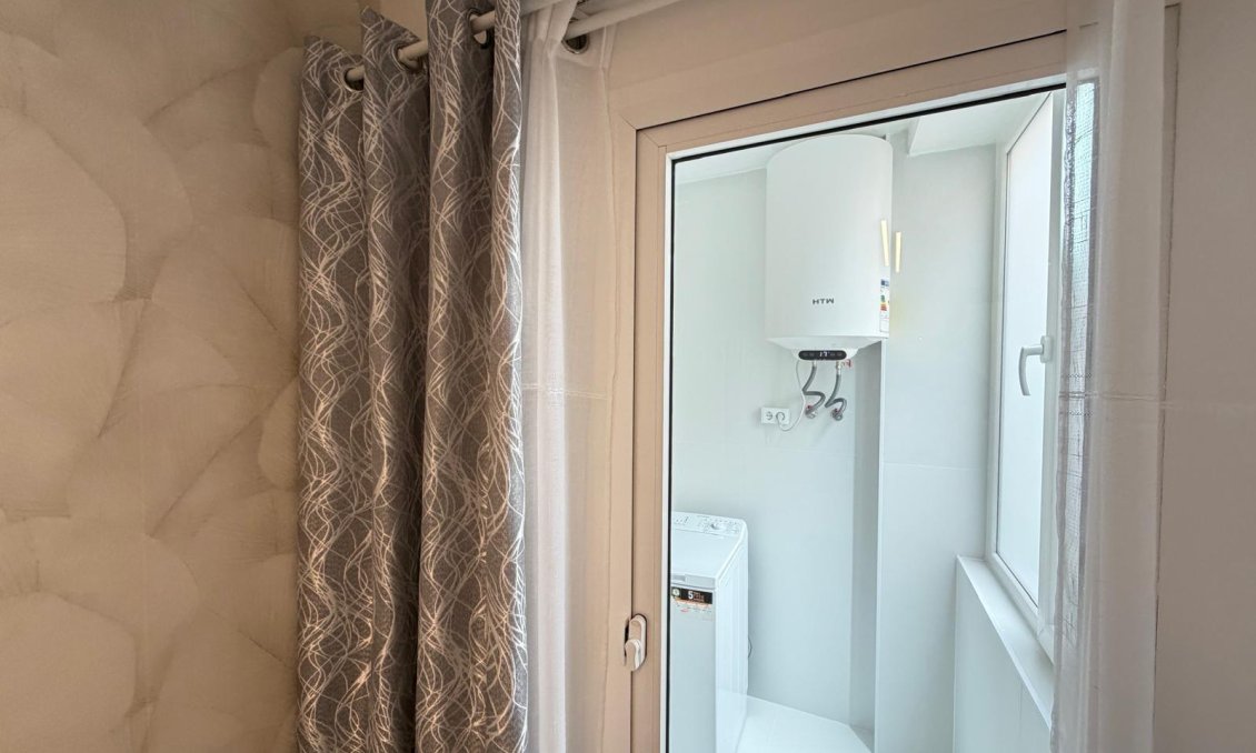 Revânzare - Mansardă -
Torrevieja - Estacion De Autobuses