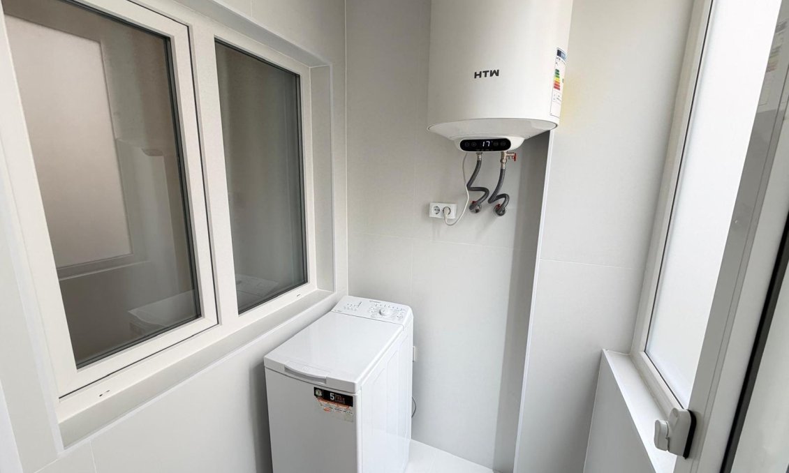 Revânzare - Mansardă -
Torrevieja - Estacion De Autobuses