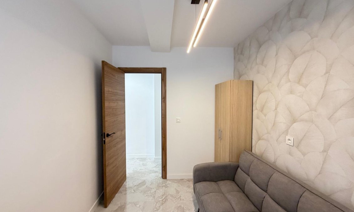 Revânzare - Mansardă -
Torrevieja - Estacion De Autobuses