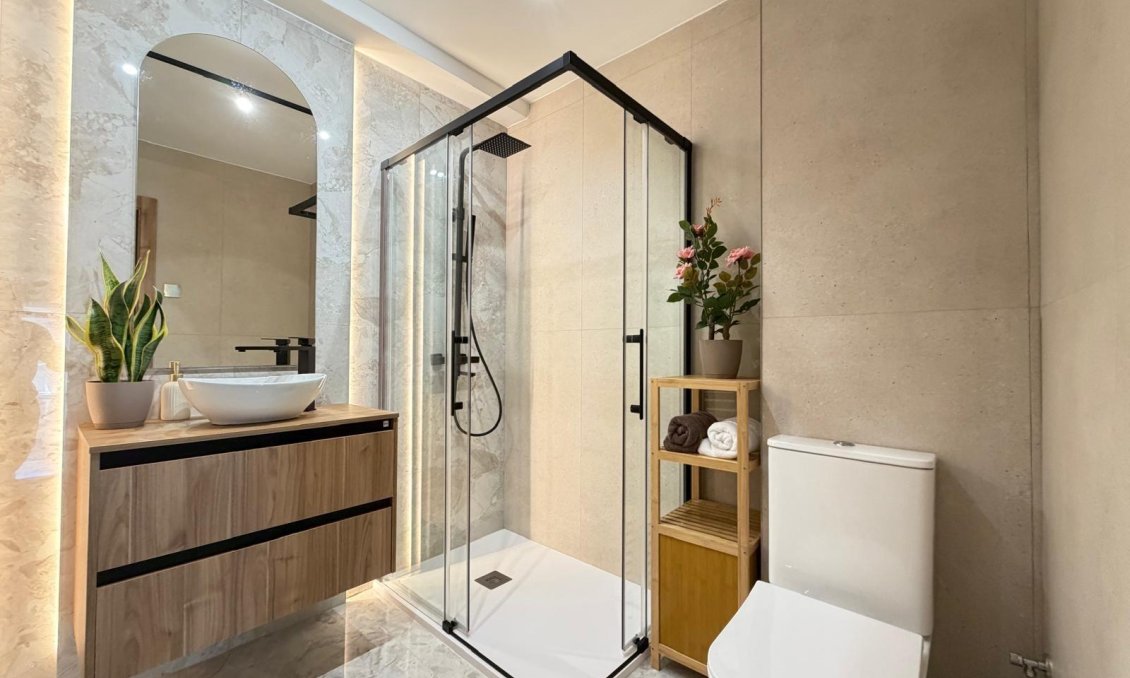 Revânzare - Mansardă -
Torrevieja - Estacion De Autobuses