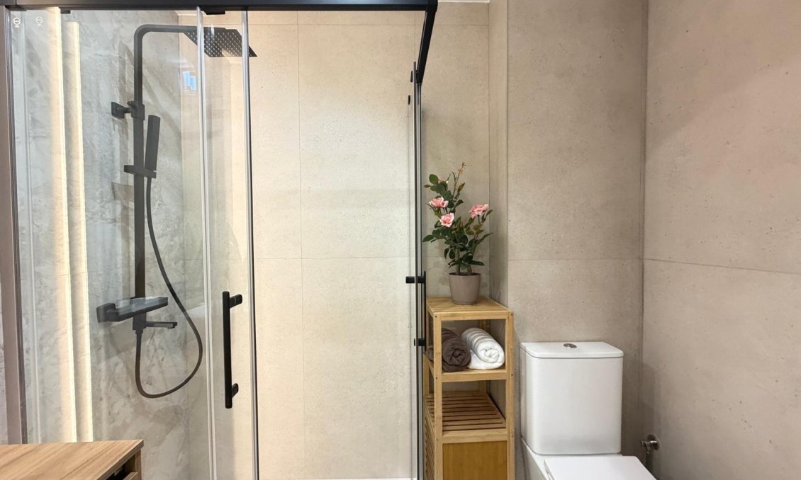 Revânzare - Mansardă -
Torrevieja - Estacion De Autobuses