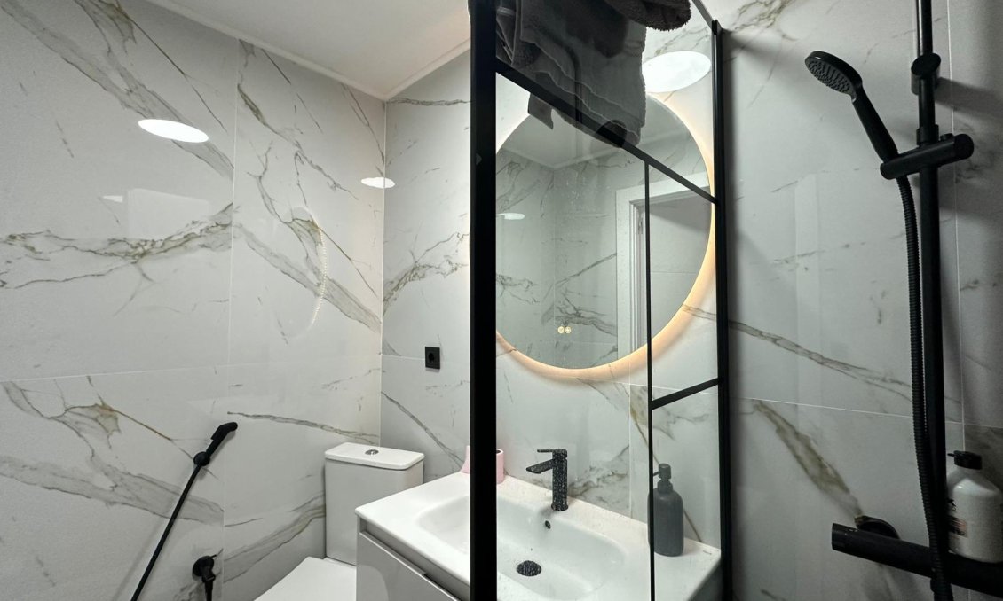 Wiederverkauf - Wohnung -
Torrevieja