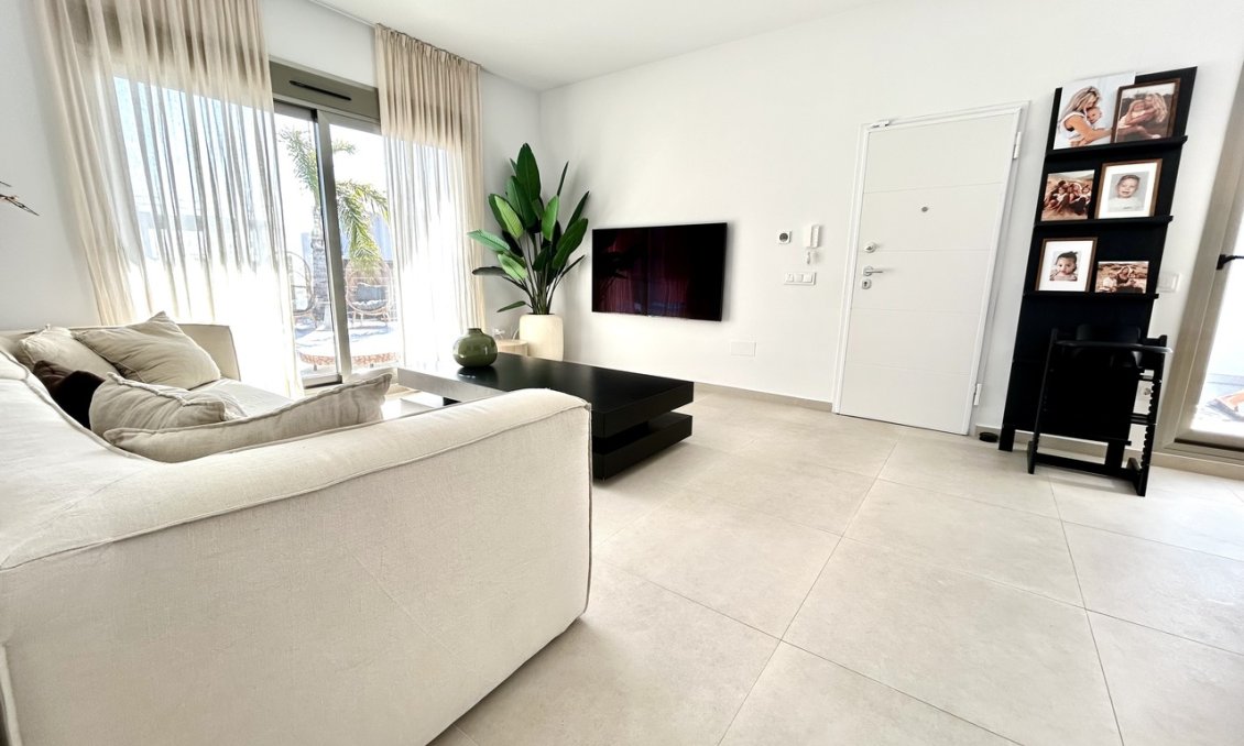 Revânzare - Vilă -
San Miguel de Salinas - Inland