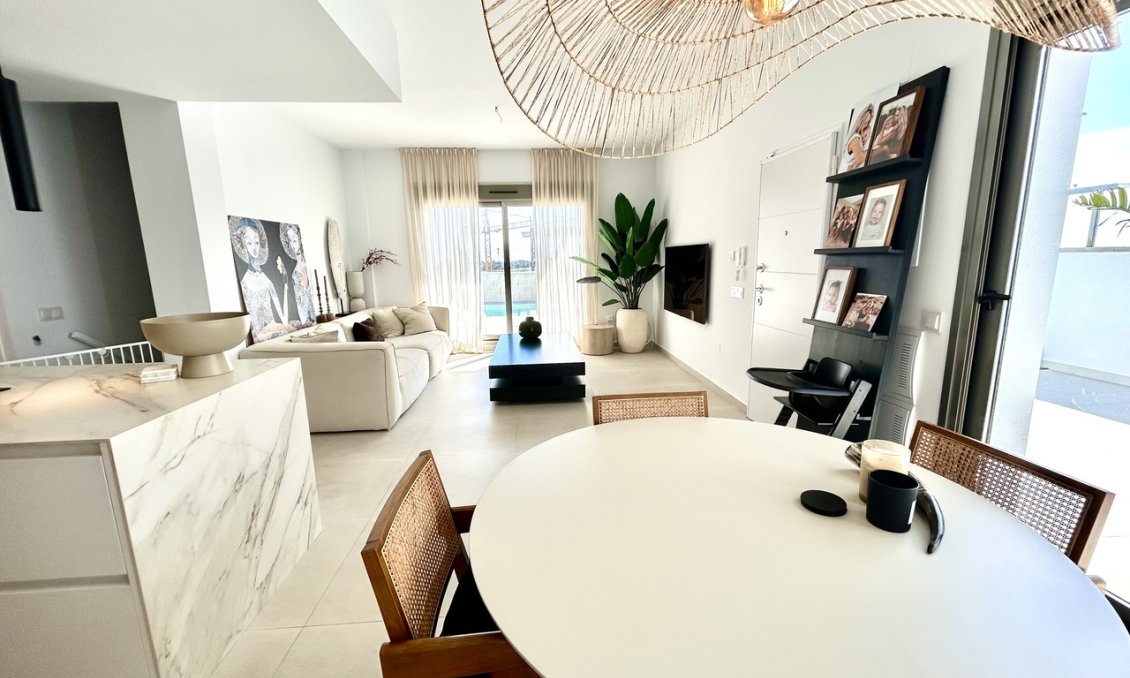 Revânzare - Vilă -
San Miguel de Salinas - Inland