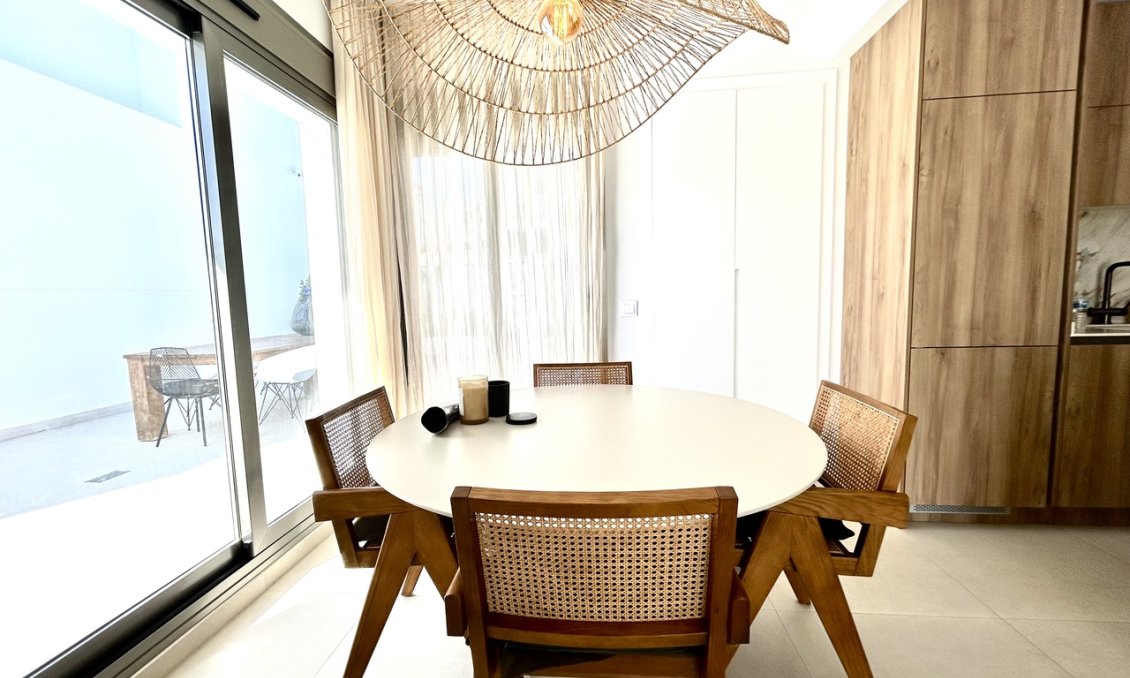 Revânzare - Vilă -
San Miguel de Salinas - Inland