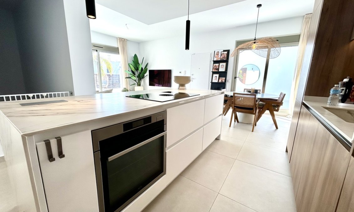 Revânzare - Vilă -
San Miguel de Salinas - Inland