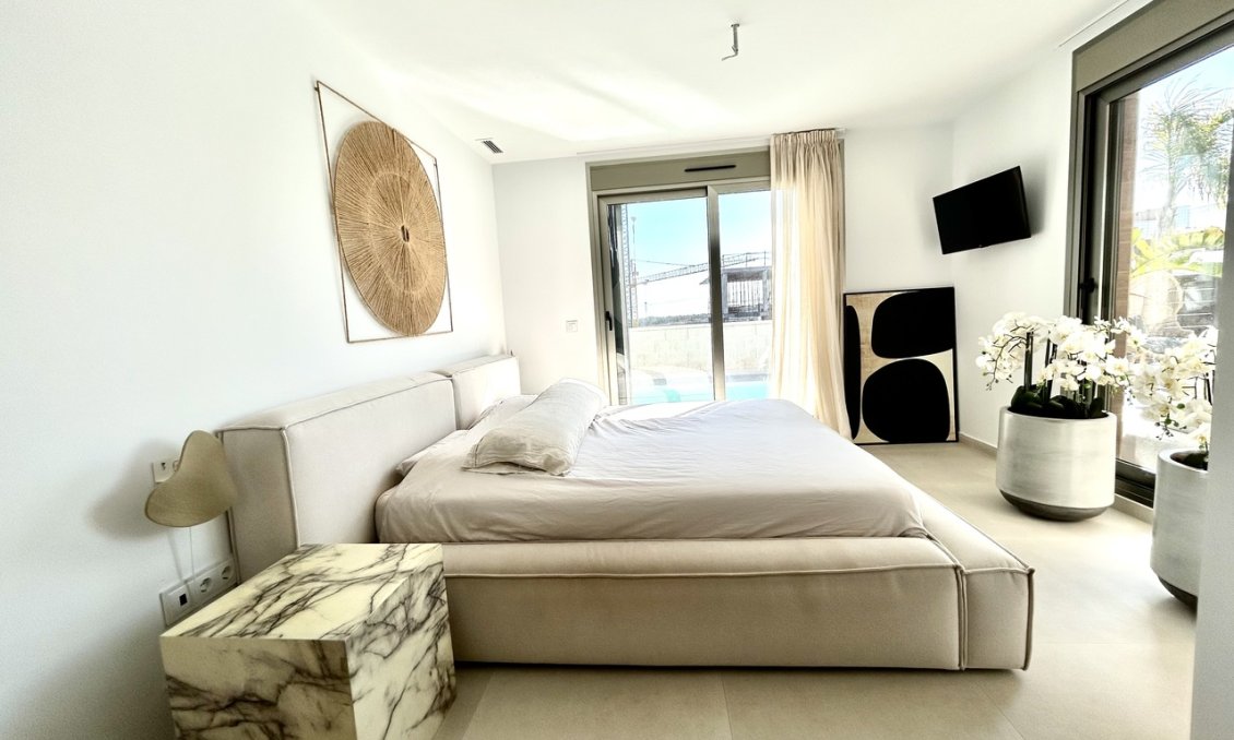 Revânzare - Vilă -
San Miguel de Salinas - Inland