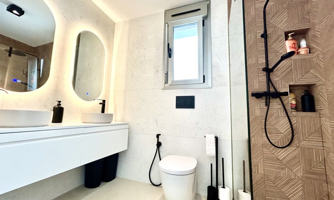 Revânzare - Vilă -
San Miguel de Salinas - Inland