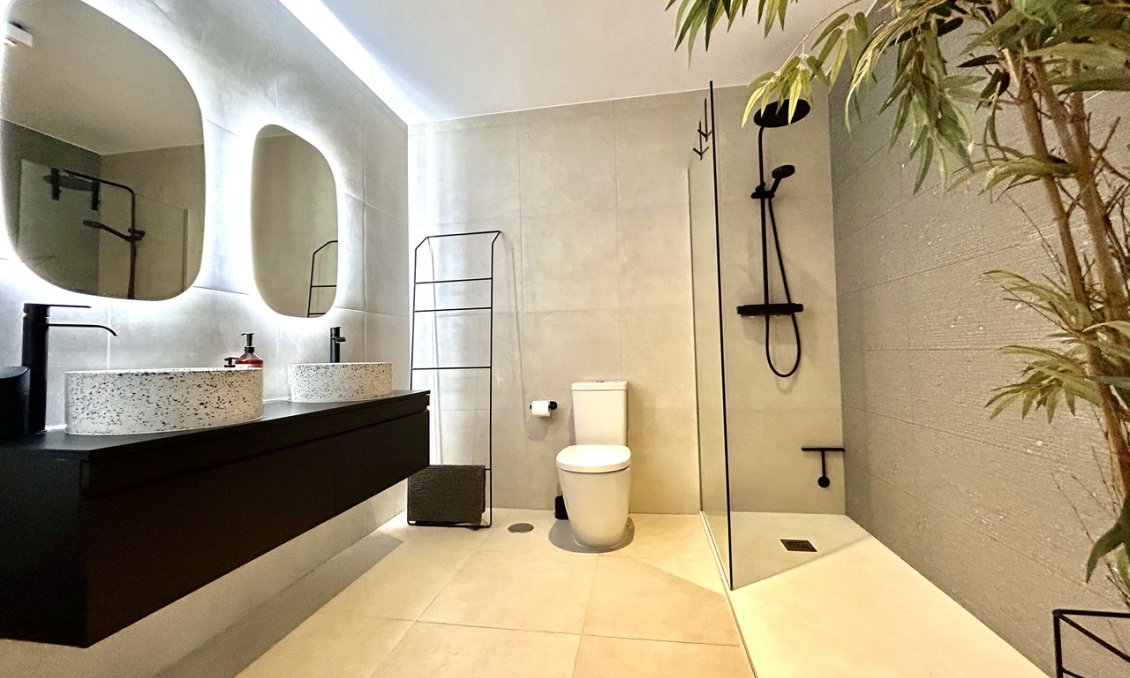 Revânzare - Vilă -
San Miguel de Salinas - Inland