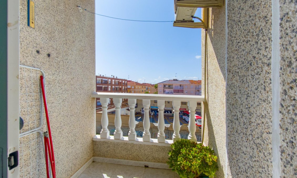 Revânzare - Apartament -
Torrevieja - Estacion De Autobuses