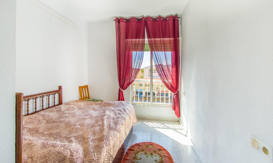 Revânzare - Apartament -
Torrevieja - Estacion De Autobuses