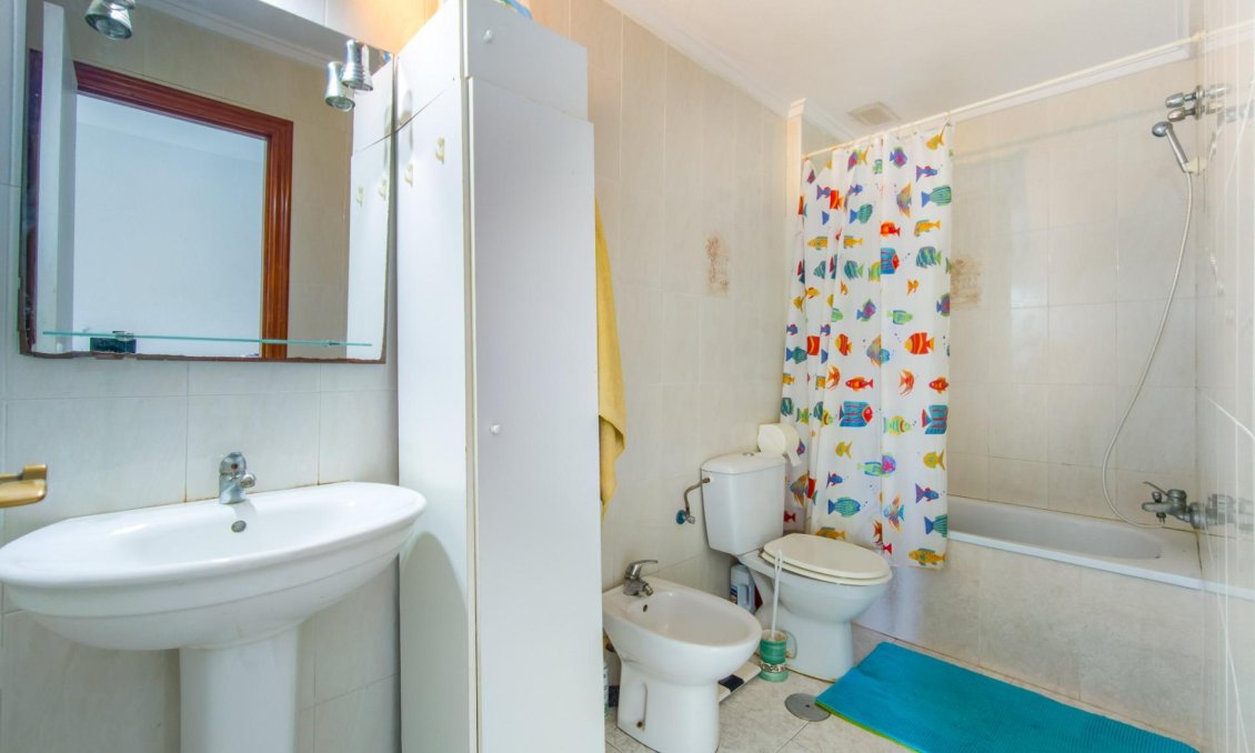 Revânzare - Apartament -
Torrevieja - Estacion De Autobuses