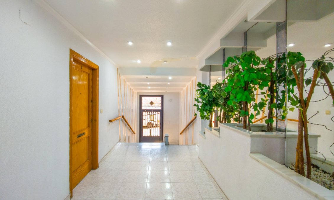 Revânzare - Apartament -
Torrevieja - Estacion De Autobuses