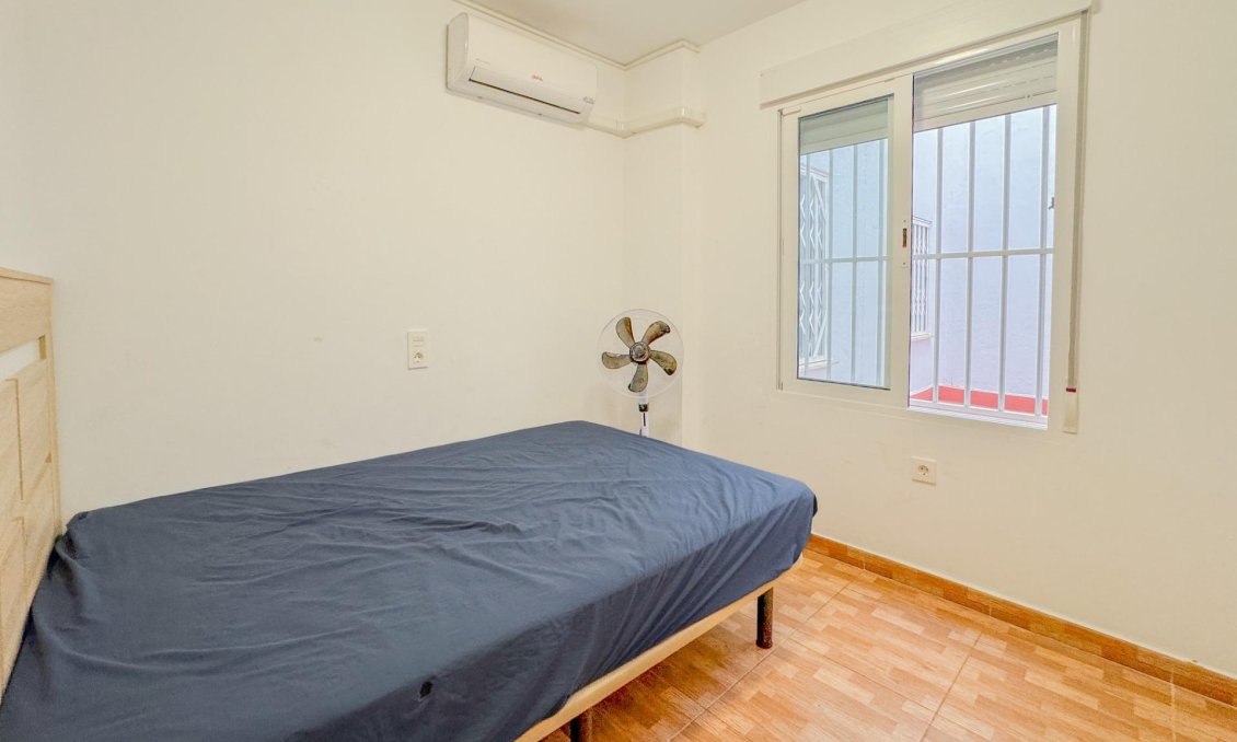 Revânzare - Apartament -
Torrevieja - La Mata Pueblo