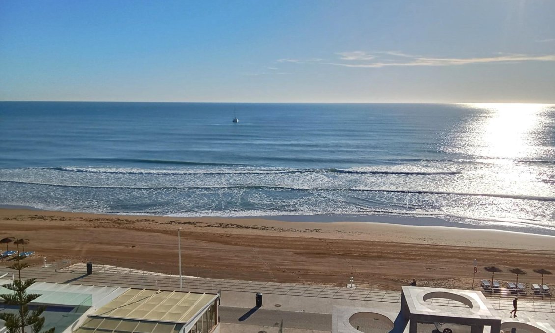 Revânzare - Mansardă -
Torrevieja - Playa De La Mata