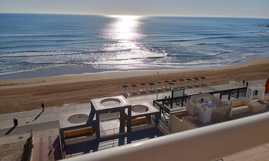 Revânzare - Mansardă -
Torrevieja - Playa De La Mata