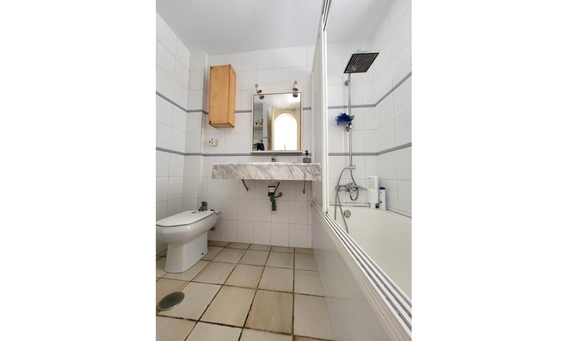 Revânzare - Mansardă -
Torrevieja - Playa De La Mata