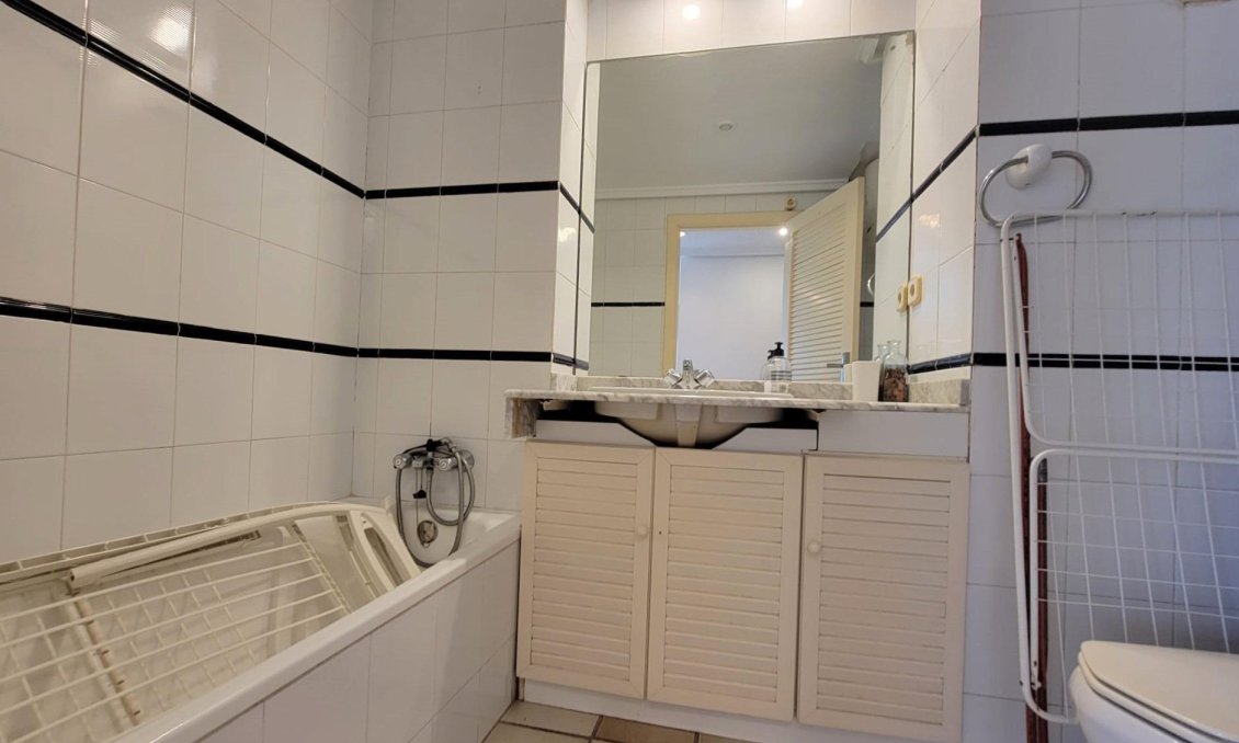 Revânzare - Mansardă -
Torrevieja - Playa De La Mata