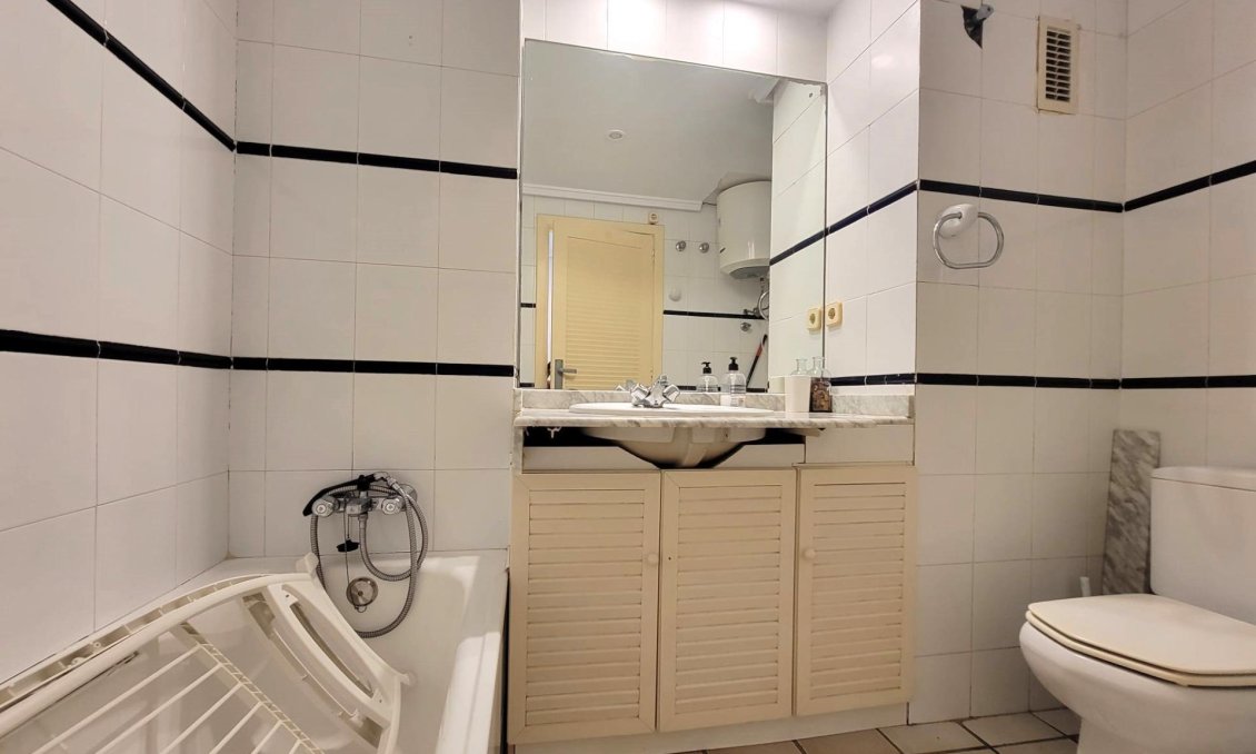 Revânzare - Mansardă -
Torrevieja - Playa De La Mata