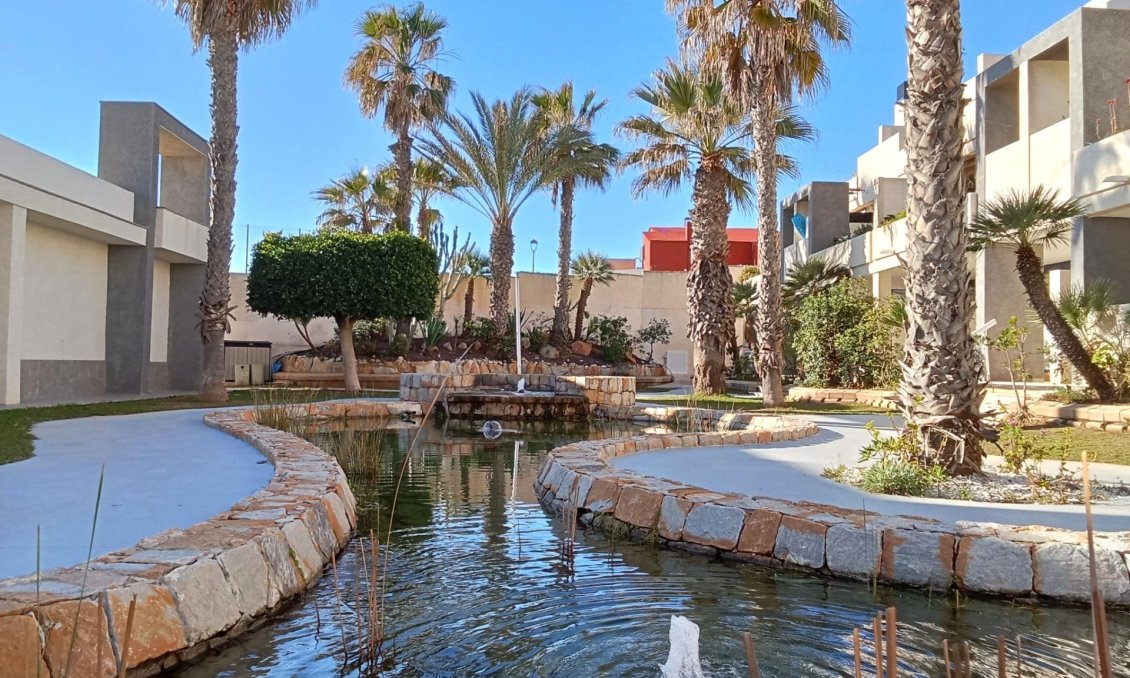 Revânzare - Mansardă -
Torrevieja - Playa De La Mata