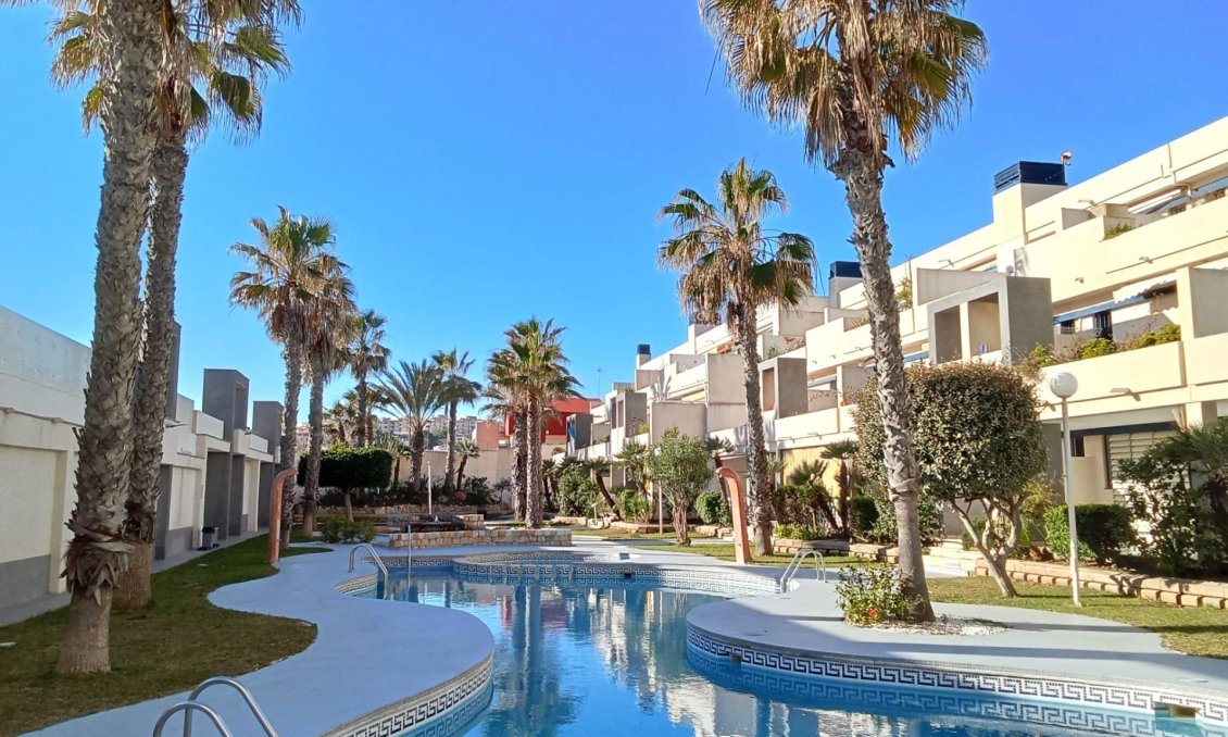 Revânzare - Mansardă -
Torrevieja - Playa De La Mata