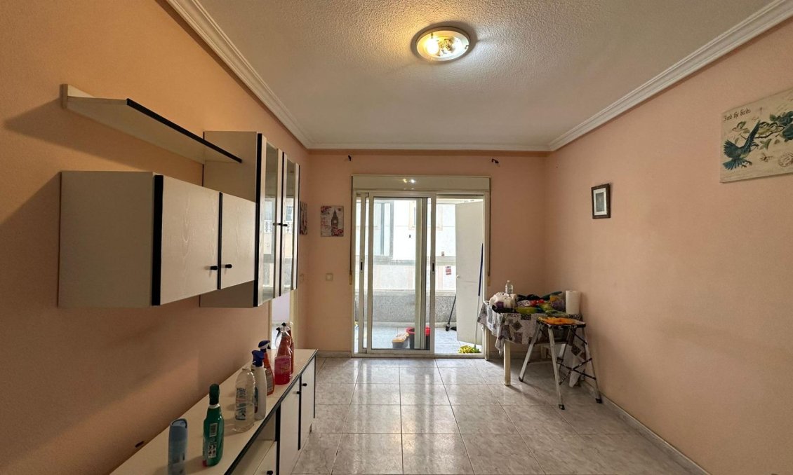 Használt Ingatlanok - Apartman -
Torrevieja - Estacion De Autobuses