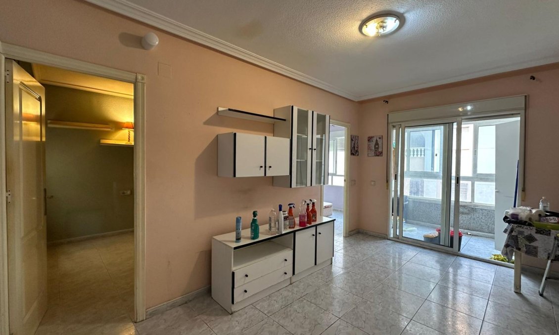 Használt Ingatlanok - Apartman -
Torrevieja - Estacion De Autobuses