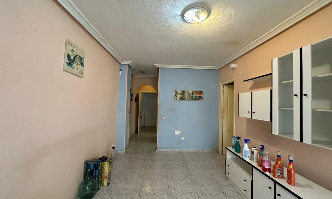 Használt Ingatlanok - Apartman -
Torrevieja - Estacion De Autobuses