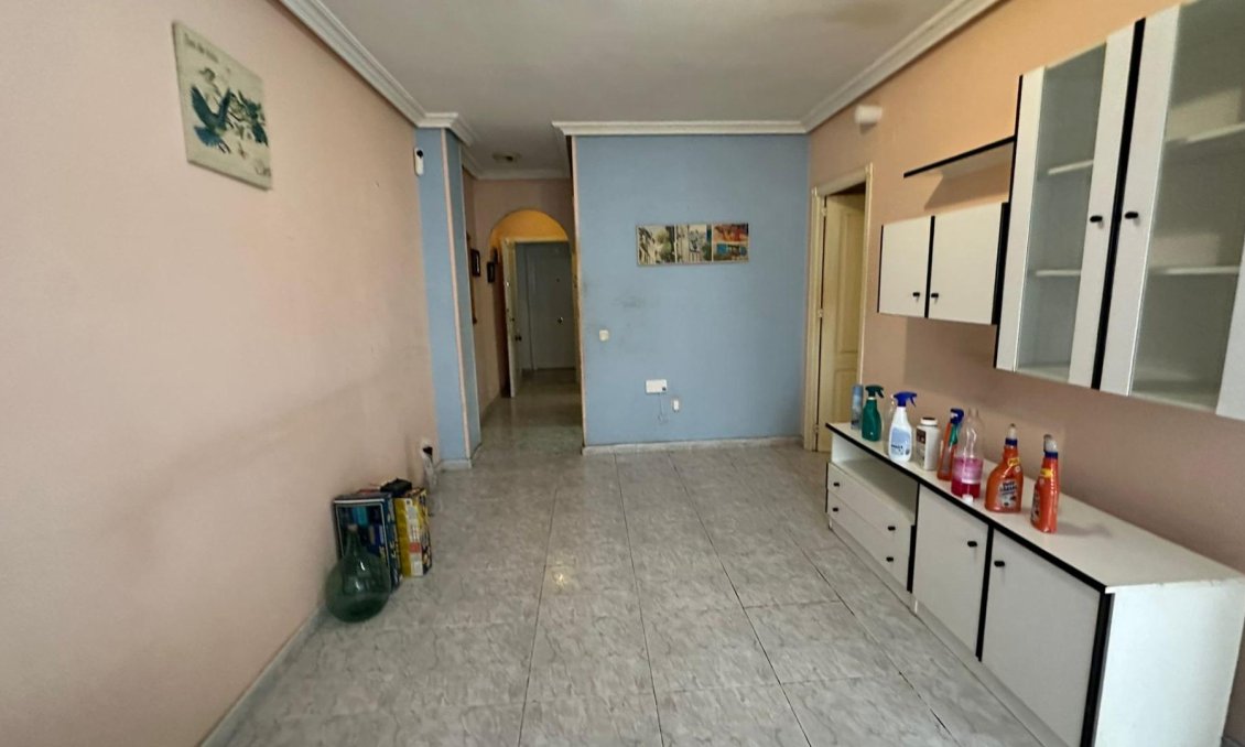 Használt Ingatlanok - Apartman -
Torrevieja - Estacion De Autobuses