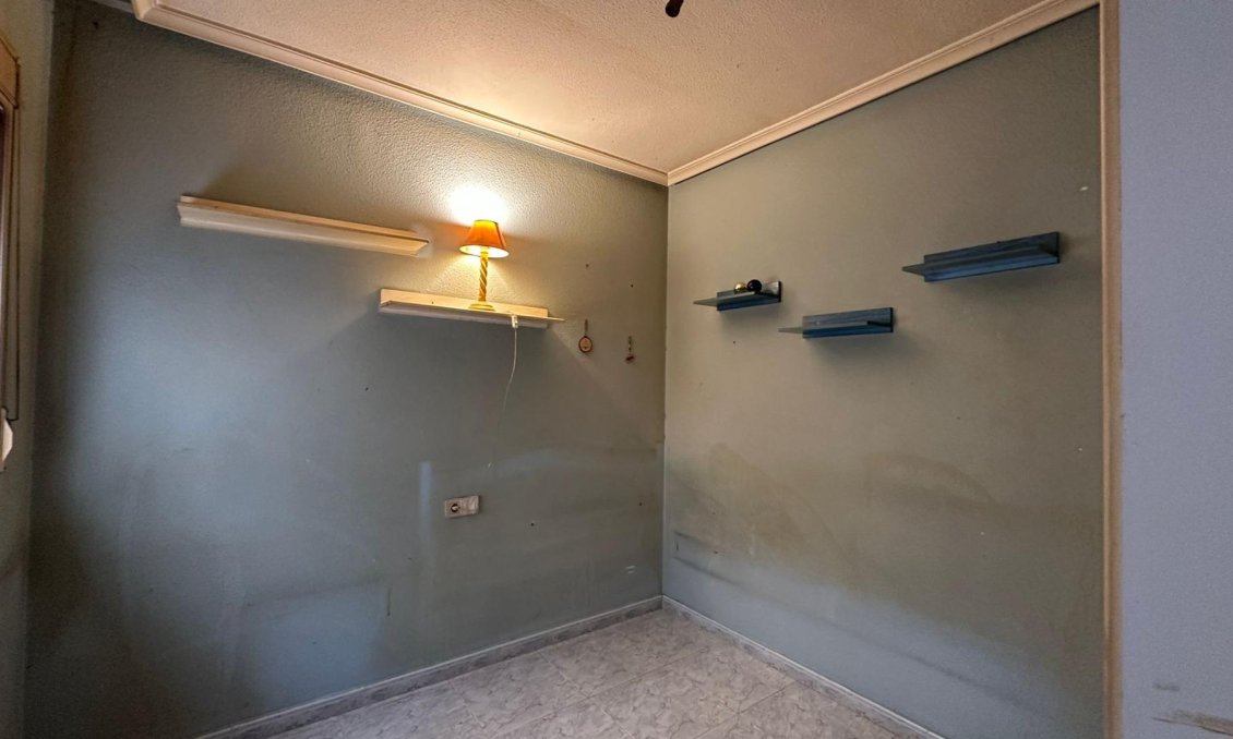 Használt Ingatlanok - Apartman -
Torrevieja - Estacion De Autobuses