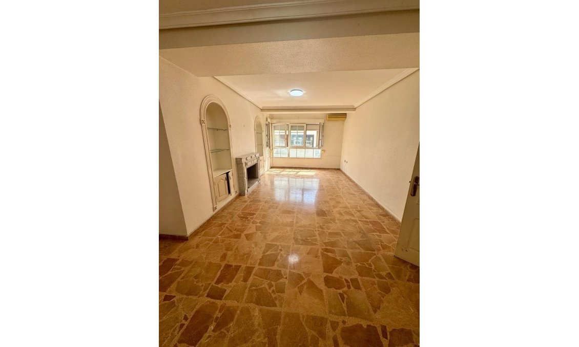 Használt Ingatlanok - Apartman -
Torrevieja - Centrum