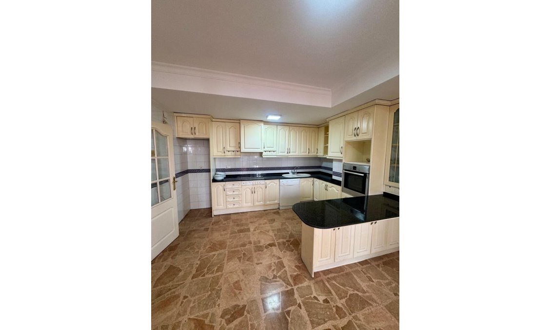 Használt Ingatlanok - Apartman -
Torrevieja - Centrum