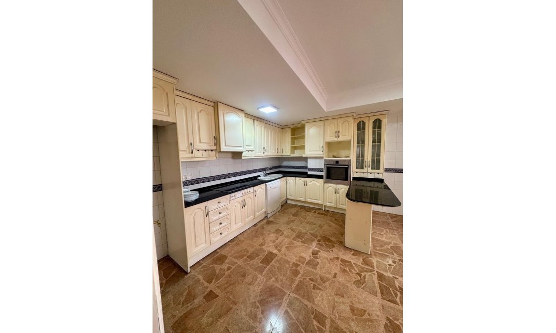 Használt Ingatlanok - Apartman -
Torrevieja - Centrum