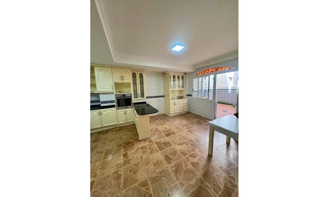 Használt Ingatlanok - Apartman -
Torrevieja - Centrum