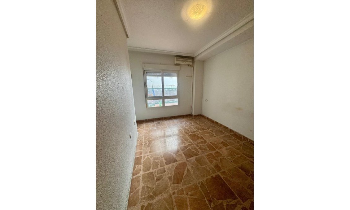 Használt Ingatlanok - Apartman -
Torrevieja - Centrum