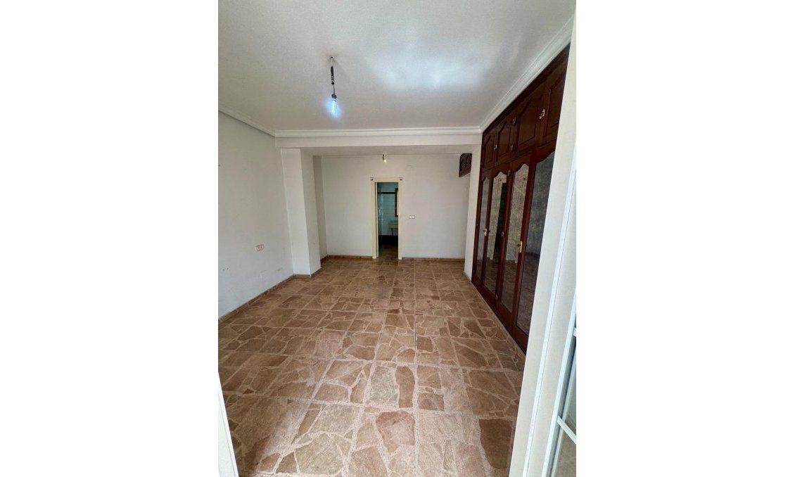 Használt Ingatlanok - Apartman -
Torrevieja - Centrum