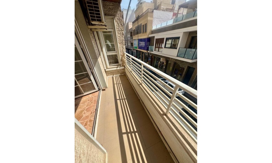 Használt Ingatlanok - Apartman -
Torrevieja - Centrum