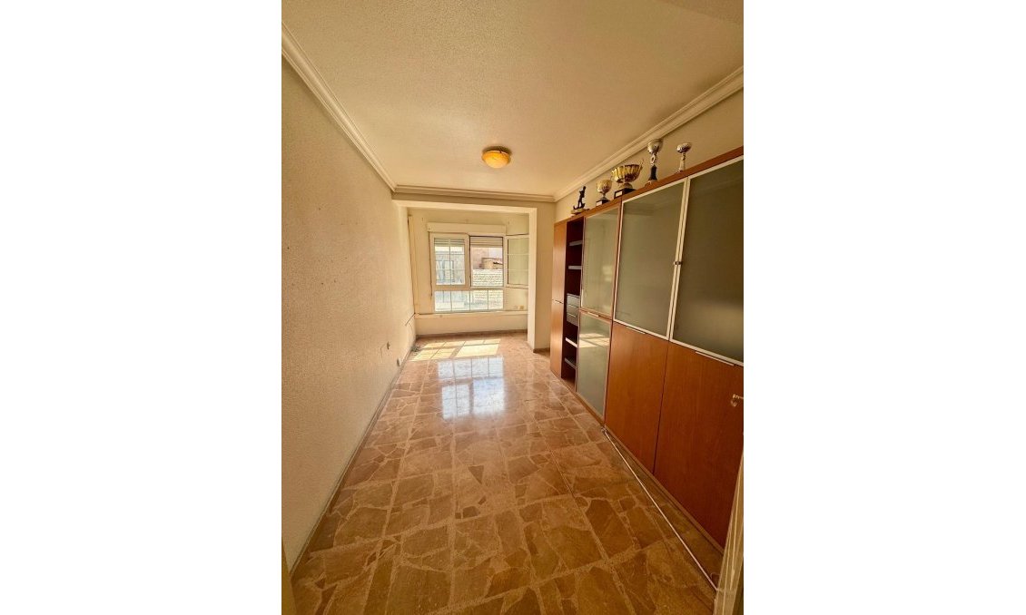 Használt Ingatlanok - Apartman -
Torrevieja - Centrum