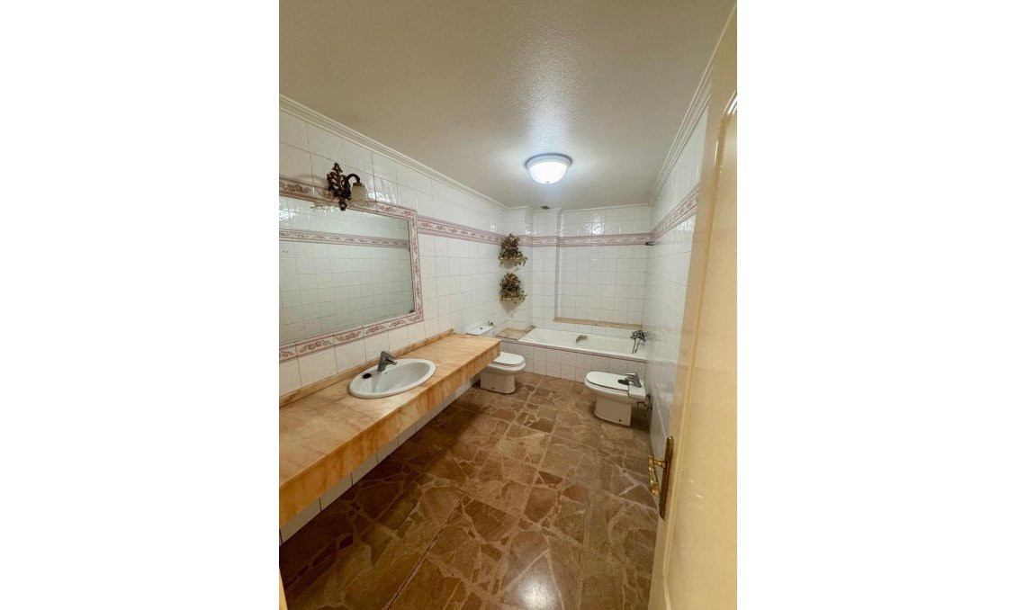 Használt Ingatlanok - Apartman -
Torrevieja - Centrum