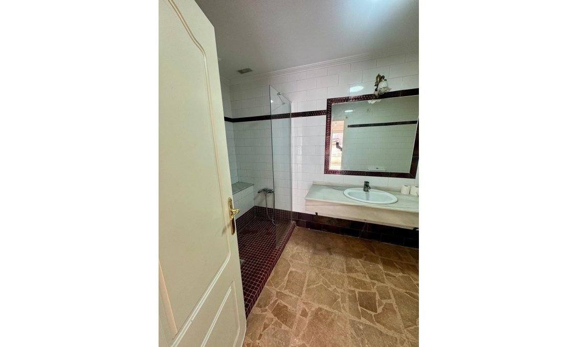 Használt Ingatlanok - Apartman -
Torrevieja - Centrum