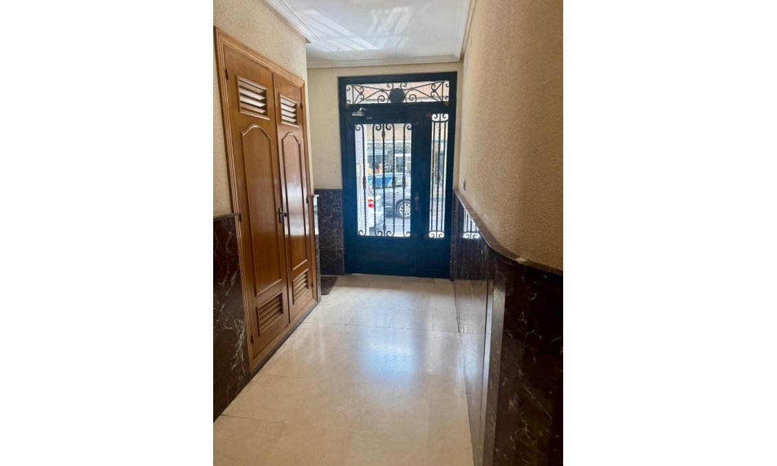 Használt Ingatlanok - Apartman -
Torrevieja - Centrum