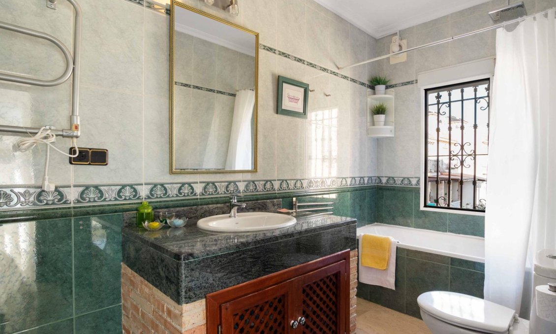 Resale - Town House -
Orihuela Costa - Los Almendros-la Florida