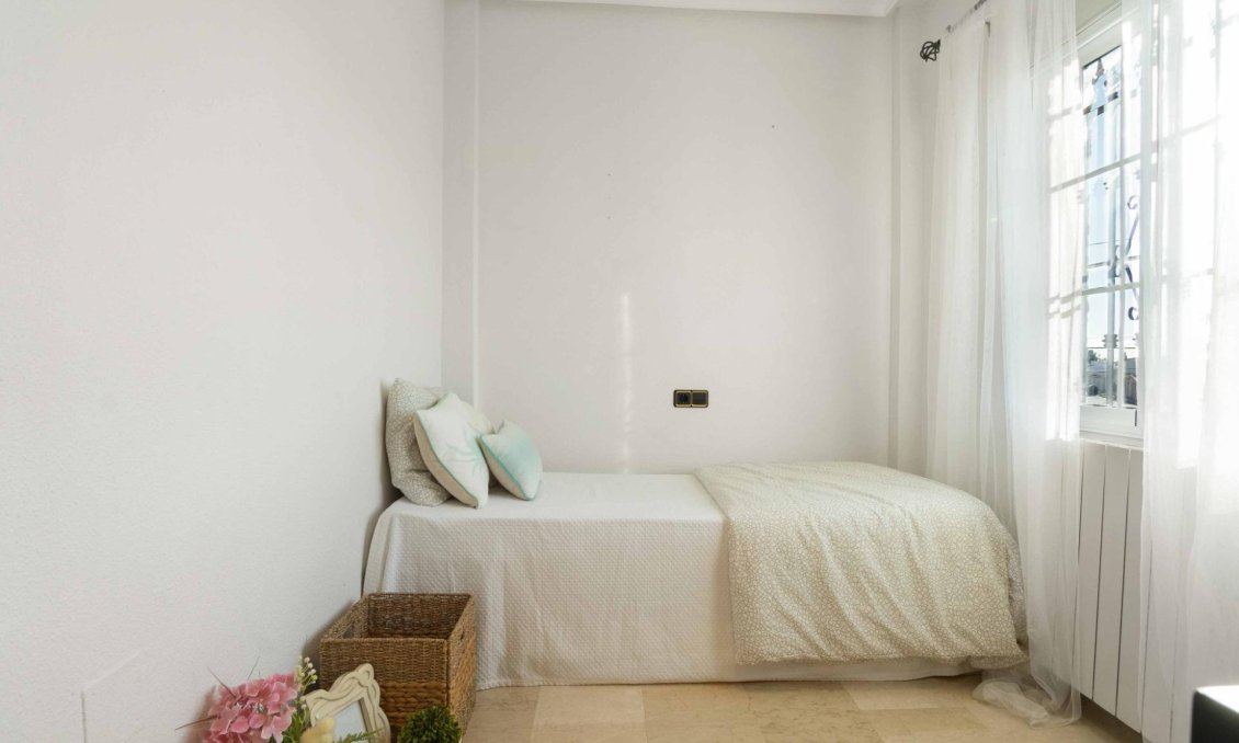 Resale - Town House -
Orihuela Costa - Los Almendros-la Florida