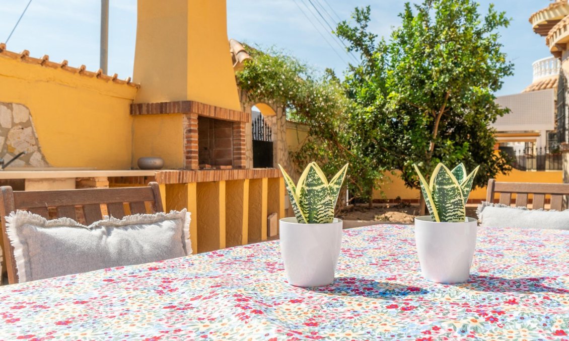 Resale - Town House -
Orihuela Costa - Los Almendros-la Florida