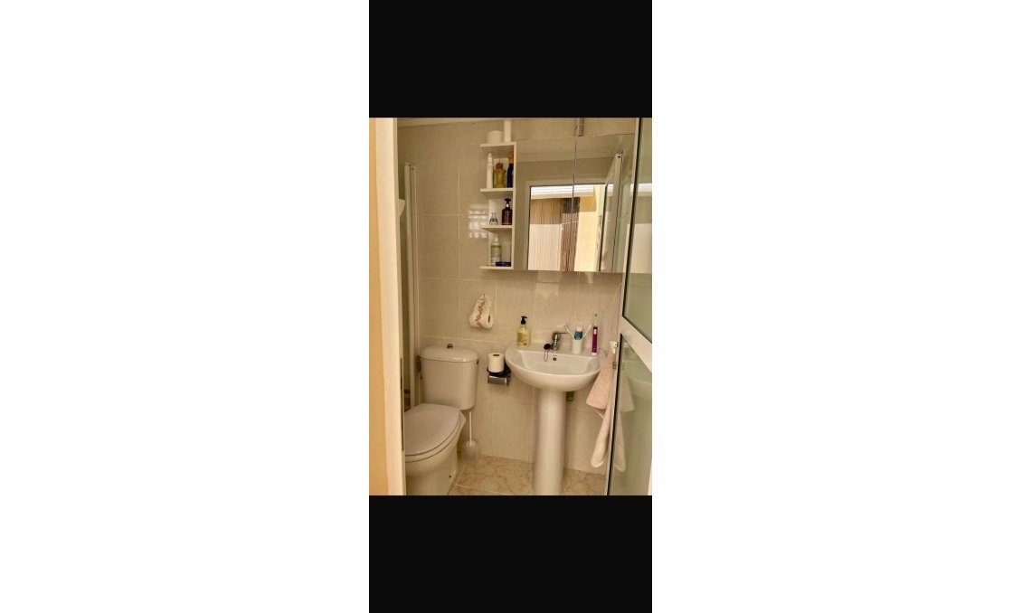 Revânzare - Town House -
Santiago de la Ribera - San Blas