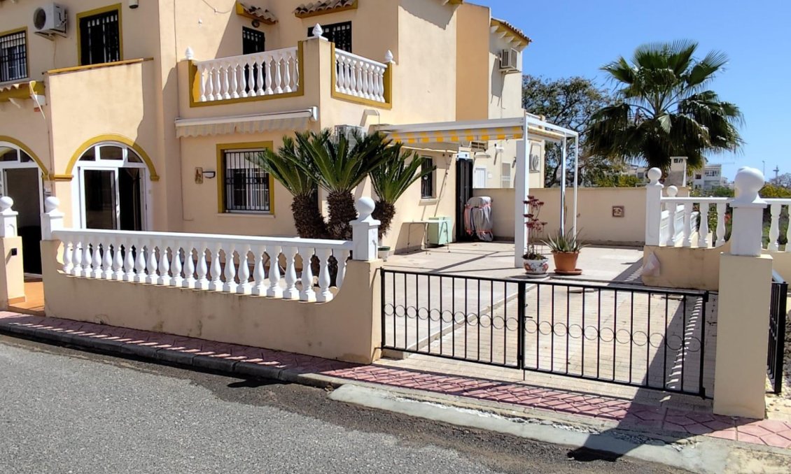 Segunda mano - Bungalow -
Orihuela - Urbanización Perla Del Mar